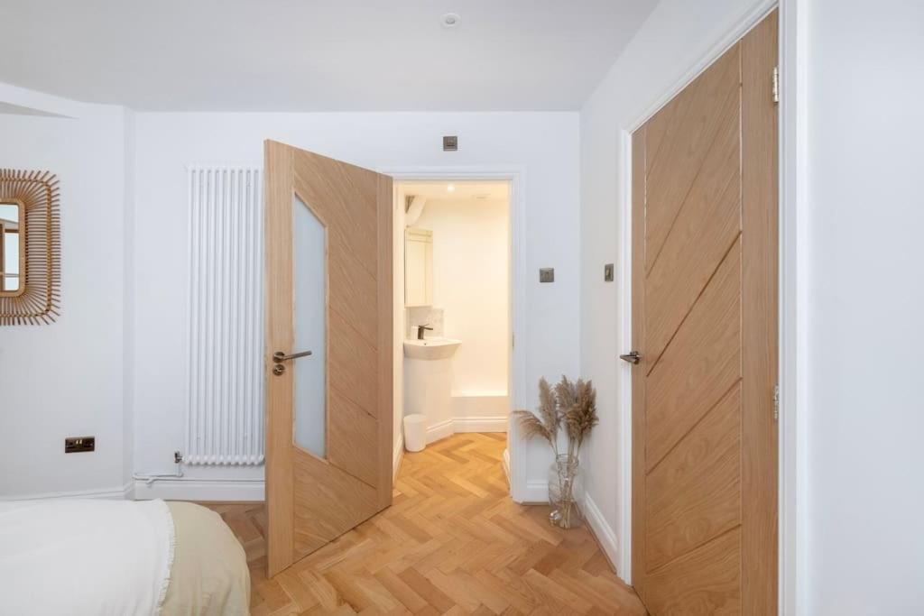 Spacious Apartment - 5 Minutes Walk To Bath Abbey Exterior foto