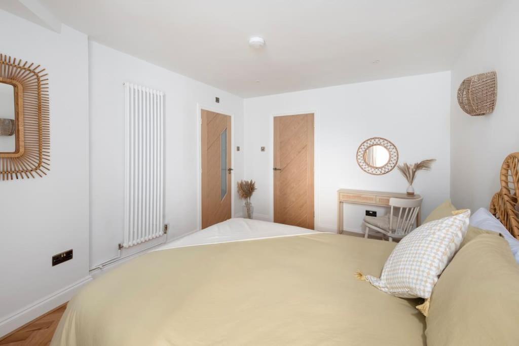 Spacious Apartment - 5 Minutes Walk To Bath Abbey Exterior foto