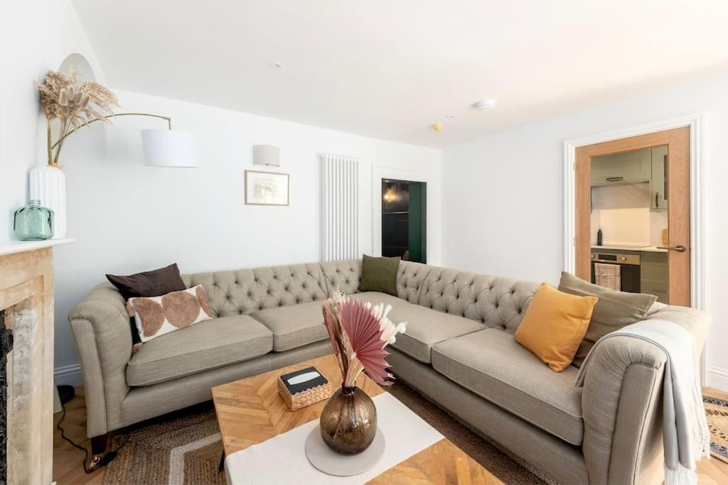 Spacious Apartment - 5 Minutes Walk To Bath Abbey Exterior foto