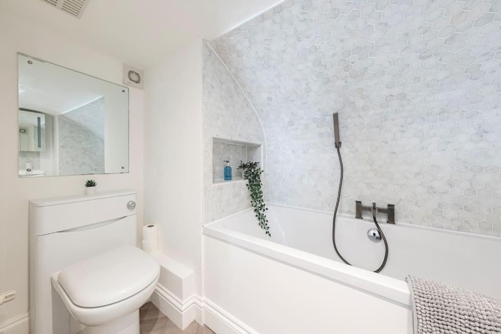 Spacious Apartment - 5 Minutes Walk To Bath Abbey Exterior foto